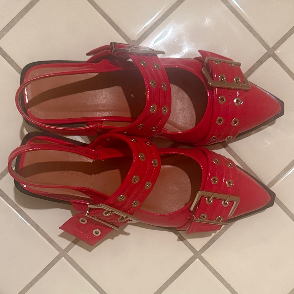 Stylish Red Buckle Women's Shoes